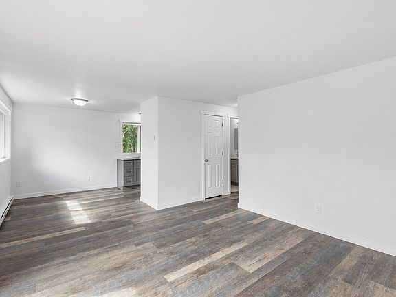 3rd image of 1037 W 18th St