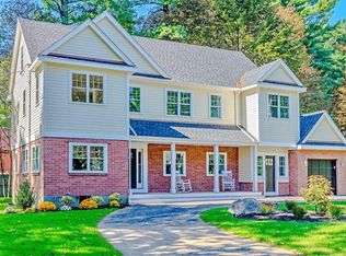 1 Locksley Rd, Lynnfield, MA 01940