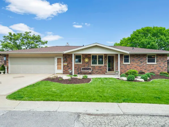 1103 Hiawatha Dr, East Dubuque, IL 61025