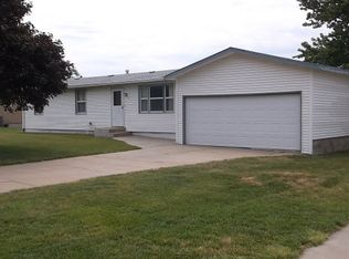 10 Oak Ridge Rd, Superior, NE 68978