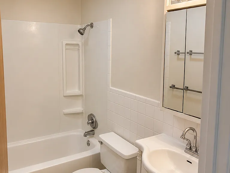 104 E Pine Ave — Photo 3
