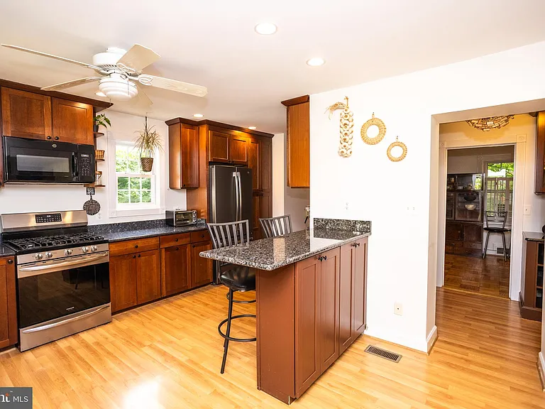1207 N Livingston St — Photo 14