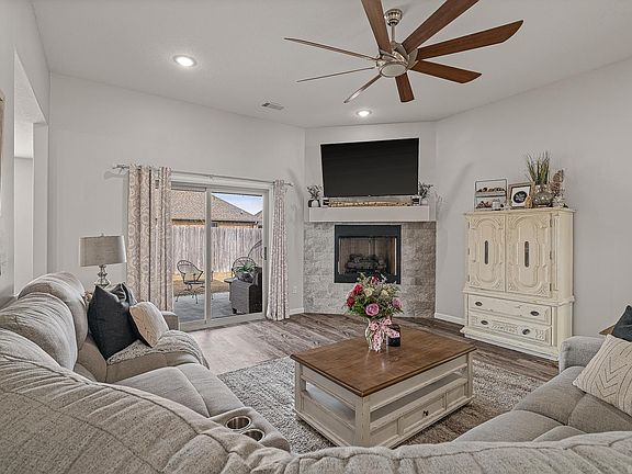 5th image of 1003 Ava Ln