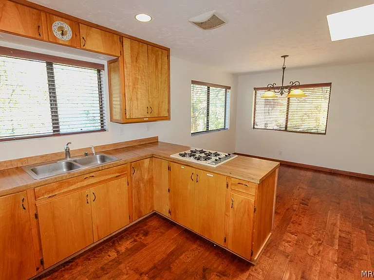 1772 Columbine Dr — Photo 9