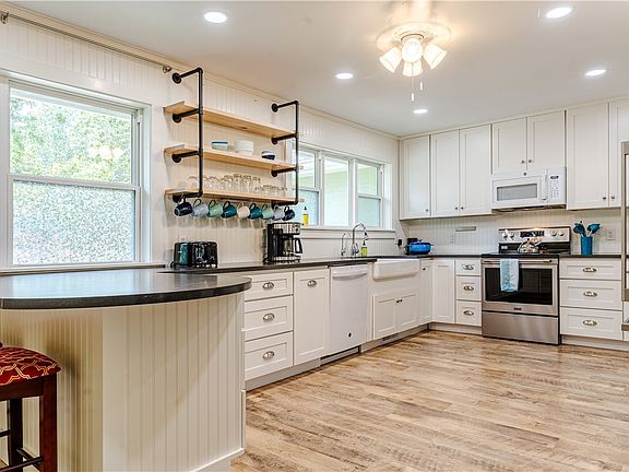 4th image of 5 Abingdon Ln