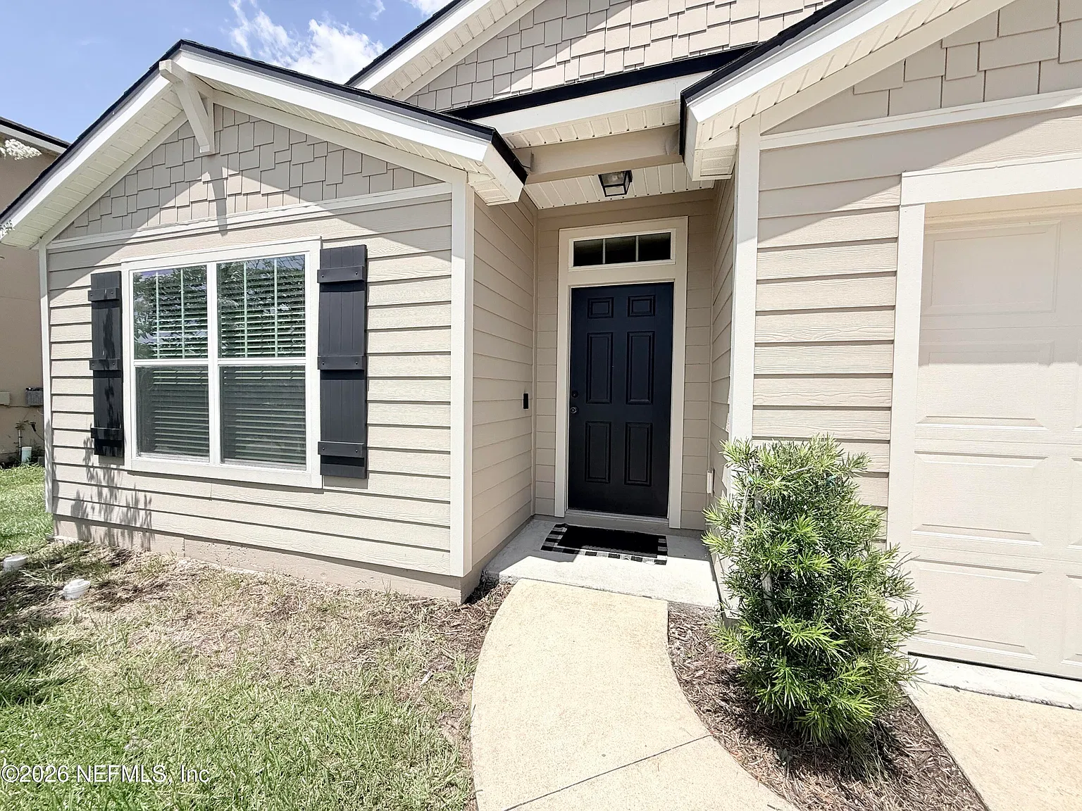 4 bed, 2.0 bath, 1856 sqft, $2,000 — Photo 2