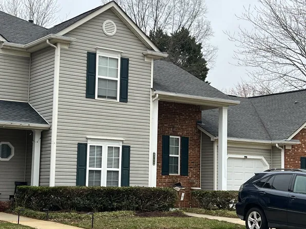 8704 Cinnabay Dr, Charlotte, NC 28216