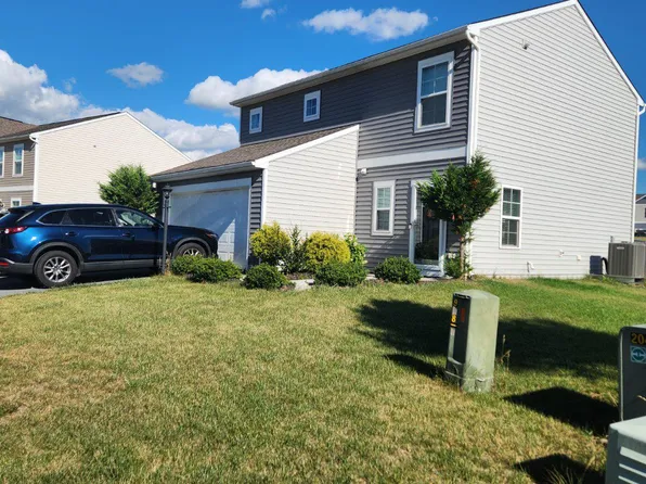 34 Faye Dr, Bunker Hill, WV 25413