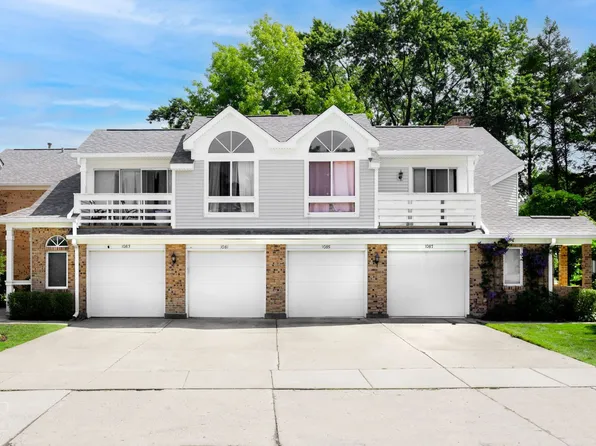 1081 Courtland Dr, Buffalo Grove, IL 60089