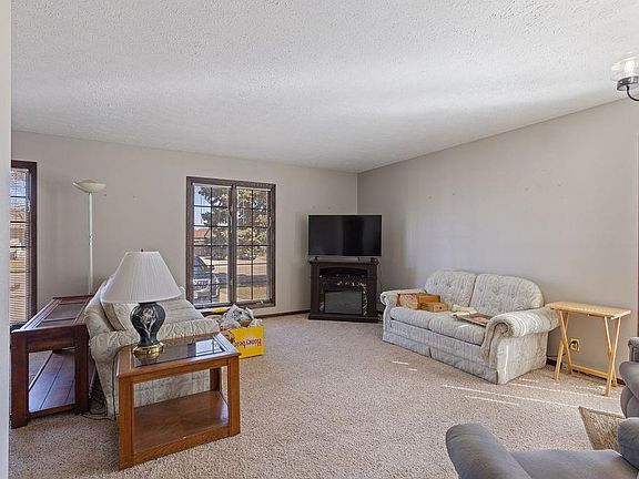 4th image of 815 2nd St