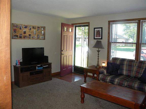 3rd image of 701 E Lowell Ave
