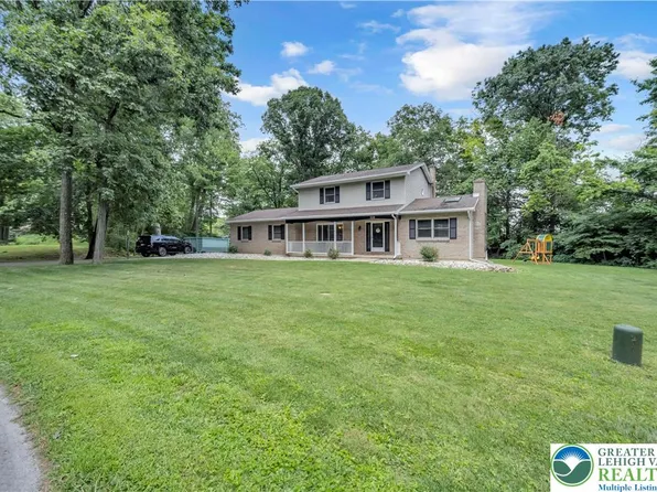 228 Woodland Dr, Nazareth, PA 18064