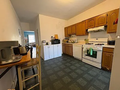 39 Strathmore Rd #2