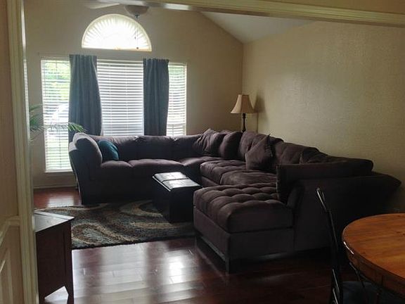 2nd image of 1508 Poplar Dr