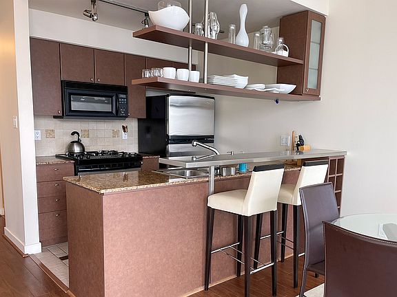 4th image of 1438 Richards St #3306