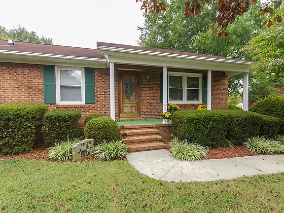 2nd image of 913 Essex Dr