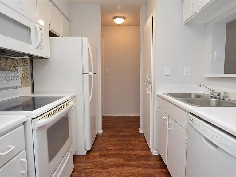 8625 Mallard Reserve Dr #201 — Photo 6