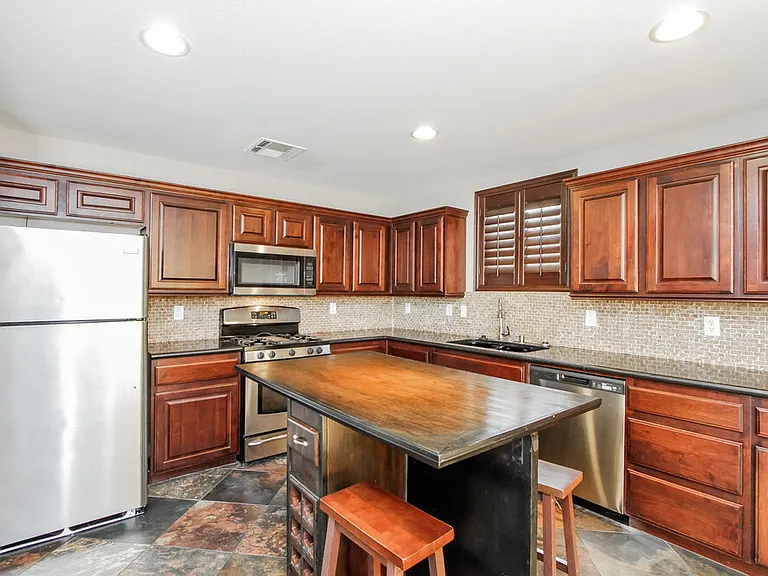2545 Wild Ambrosia Ave — Photo 10