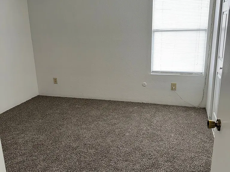 Emerald Cove Apartments — Photo 80
