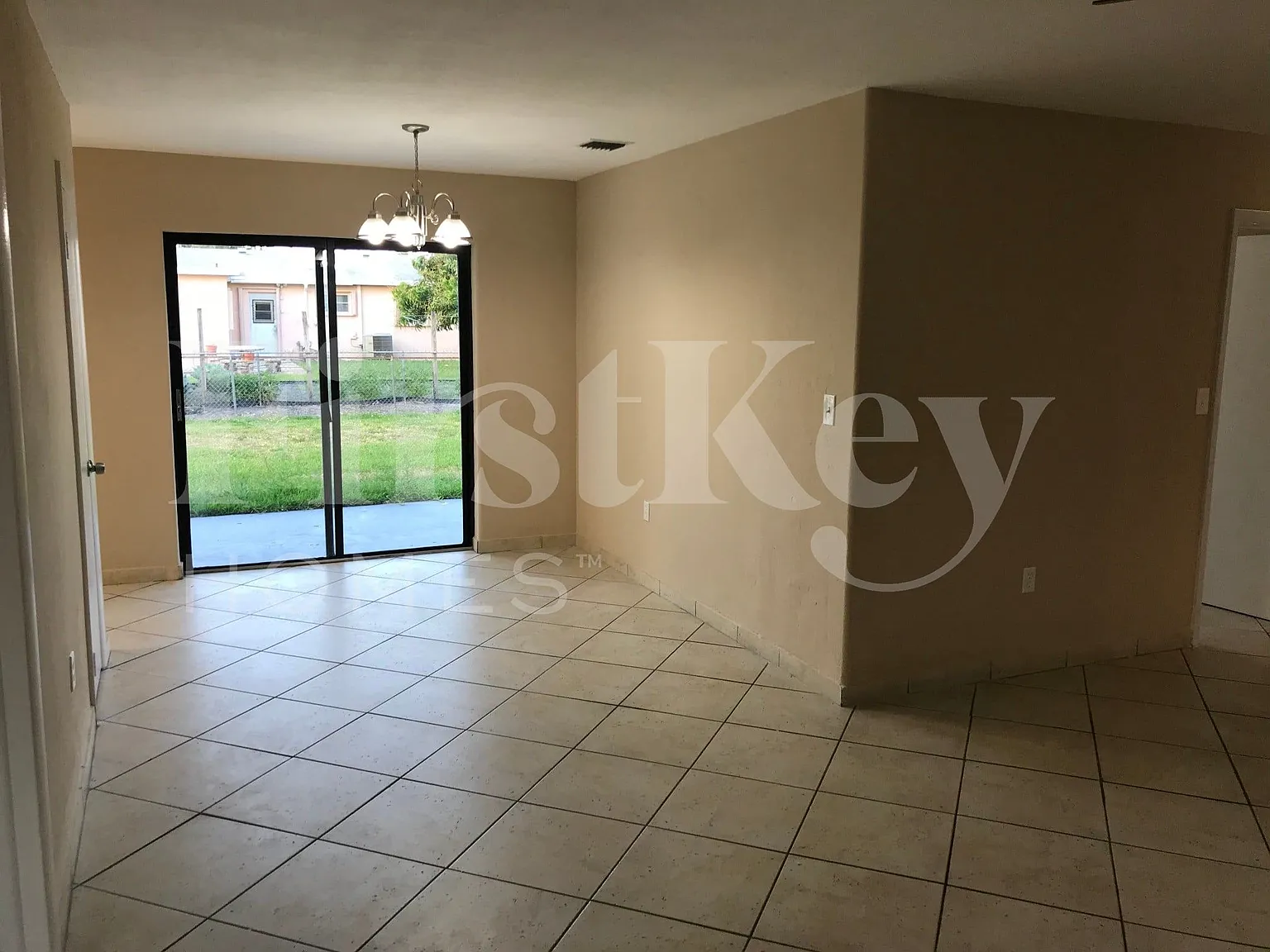 4 bed, 2.0 bath, 1238 sqft, $3,105 — Photo 4