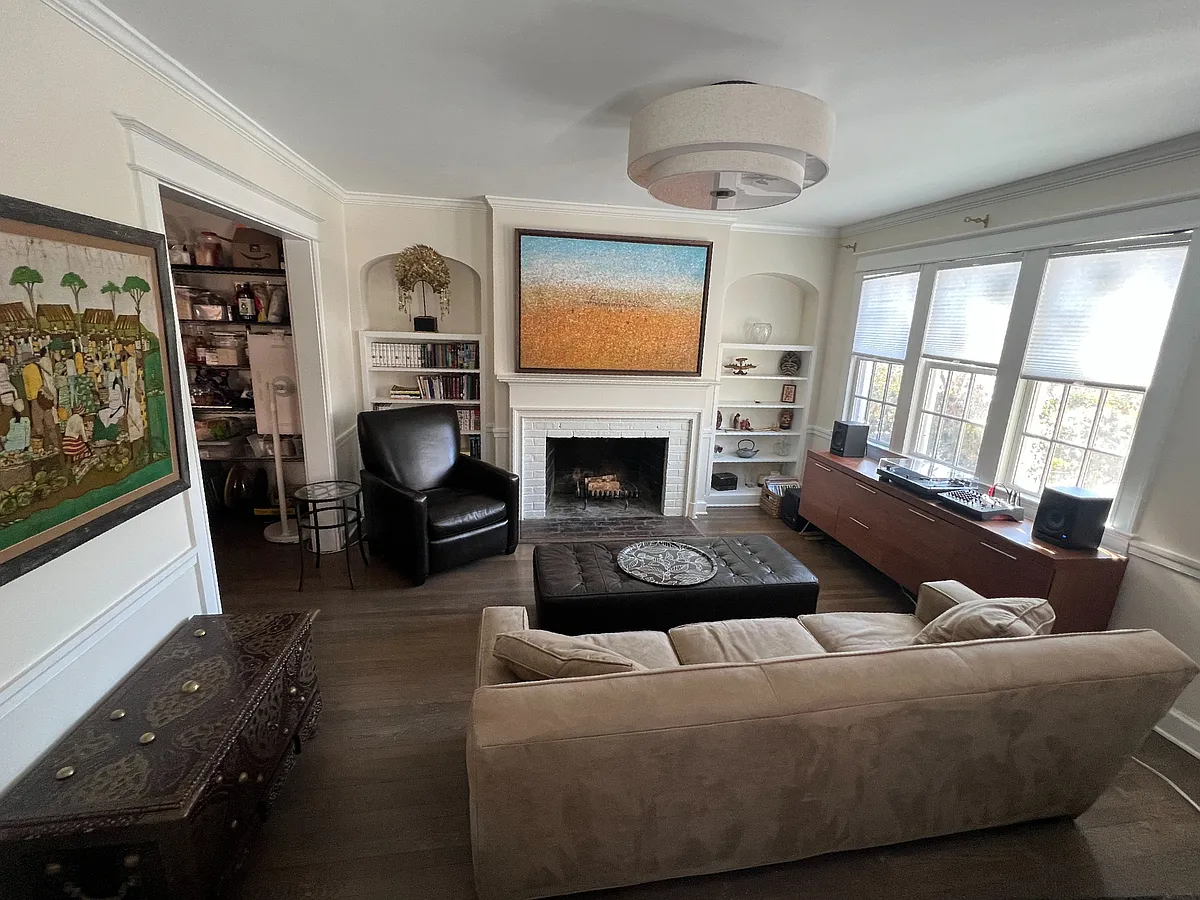Living Room 13.5'x14' - 1543 Foxhall Rd NW