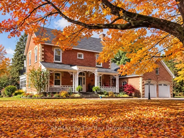 214 Elm St, Clearview, ON L0M 1S0