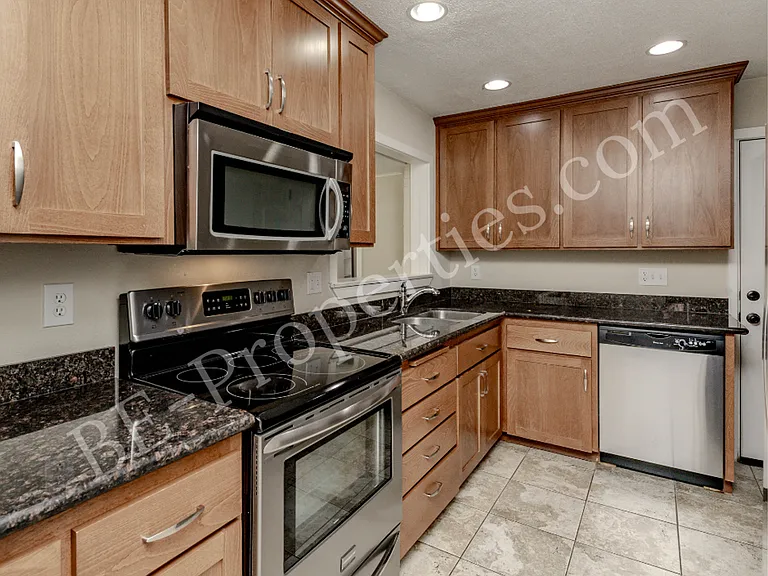 1840 N Shirley St — Photo 13