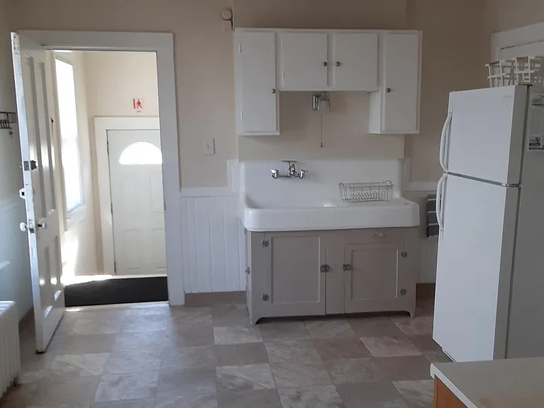 927 E Land Pl #A — Photo 9