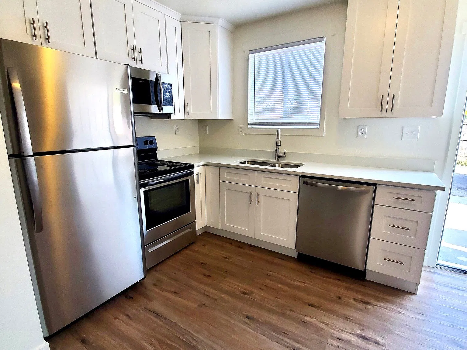 Sunny 2-Bedroom Townhome in Kaysville Big Green Yard, Brand-New A/C — Photo 2