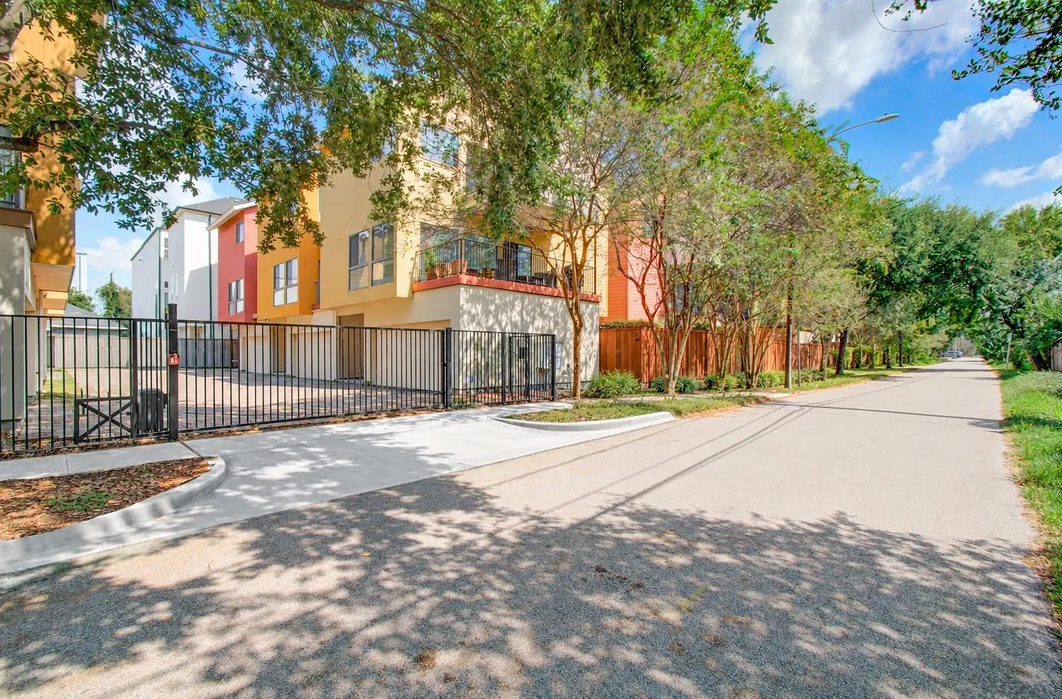 3 bed, 3.5 bath, 1885 sqft, $2,500 — Photo 4