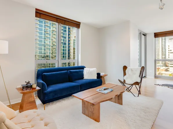 200 W Grand Ave, Chicago, IL
