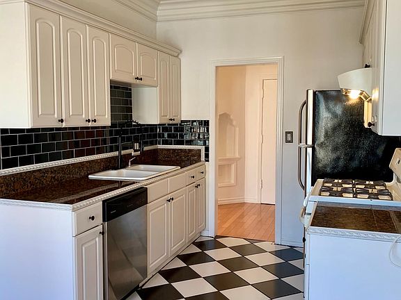 5th image of 364 S Cloverdale Ave APT 402
