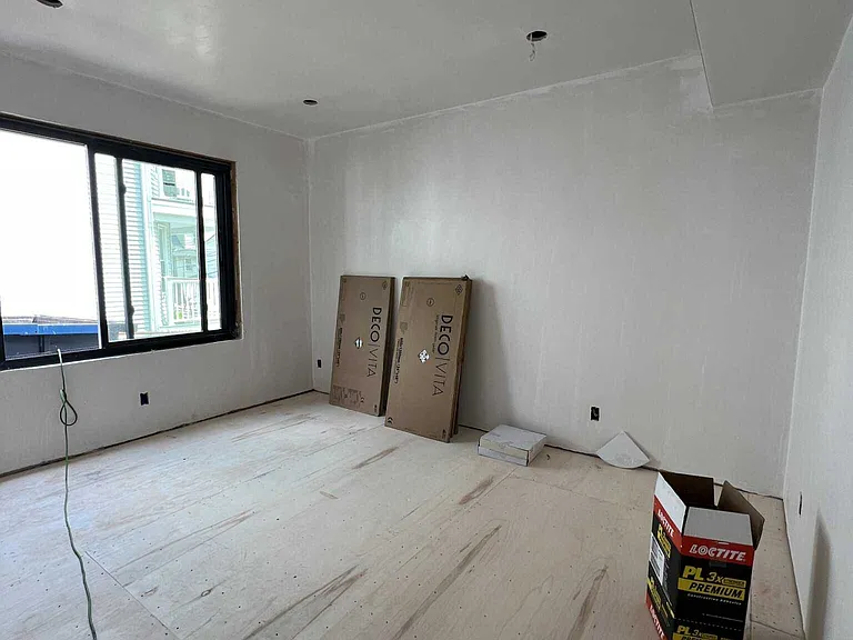 Hunnewell Ave — Photo 6