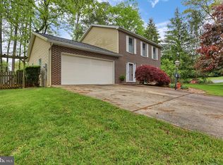 6577 Fairway Dr W, Fayetteville, PA 17222
