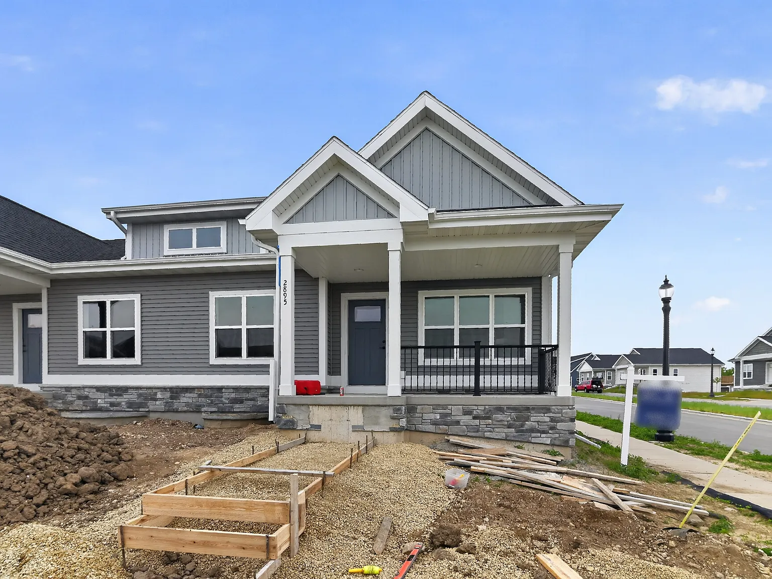 3 bed, 2172 sqft, $3,200 — Photo 3