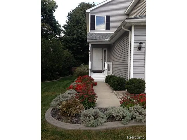 817 Baird St photo 1