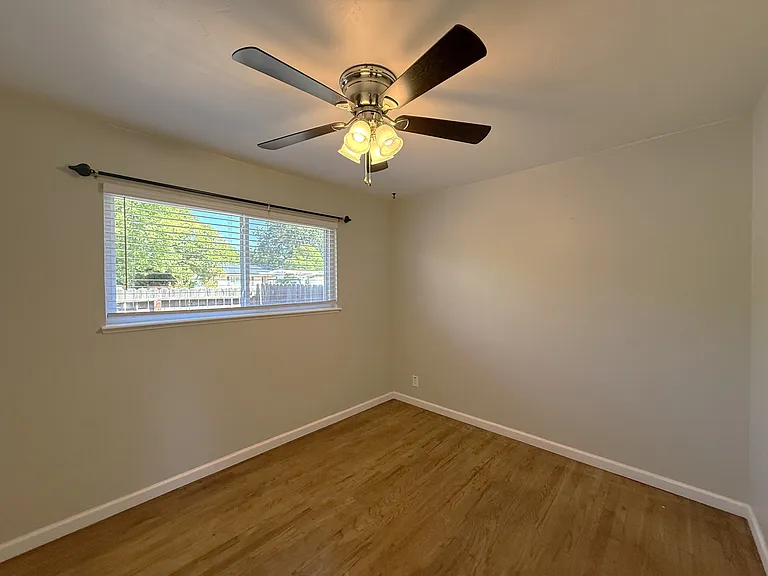 1476 Hooker Oak Ave — Photo 9