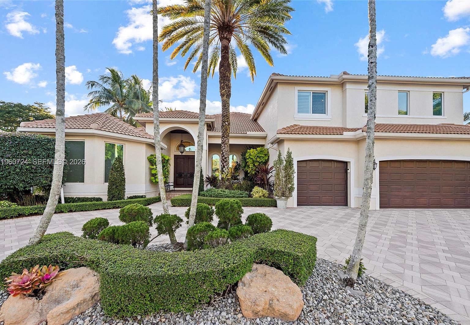 2567 Montclaire Cir