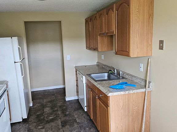 3rd image of 6556 Lincoln Ave #A