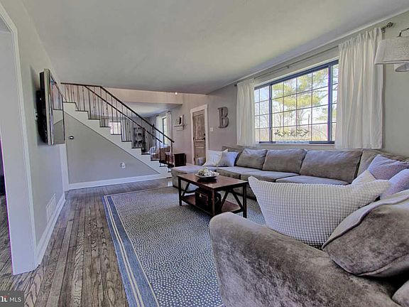 3rd image of 4206 Hazelwood Ave