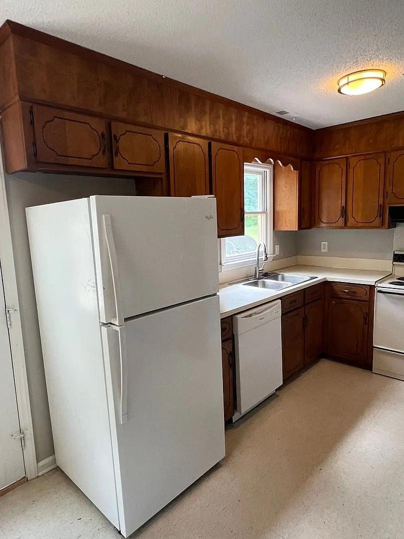 2 Bedroom Duplex Available (Wingate) — Photo 3