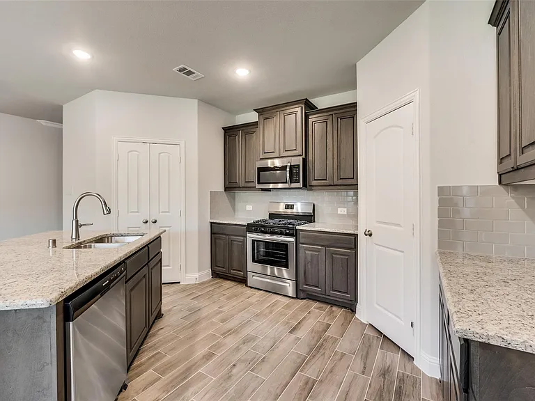 4008 Gray Wolf Dr — Photo 6