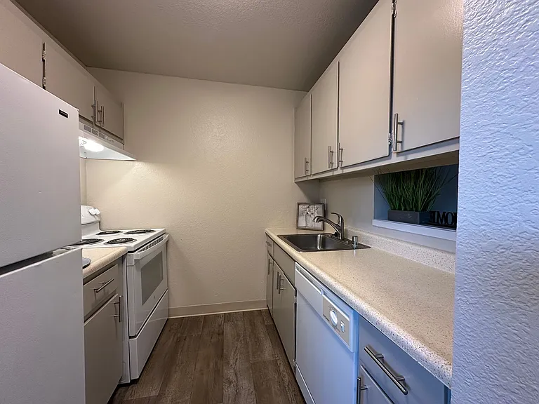 Park Place Apartments, Where Modern Comforts and Charm Meet! — Photo 14