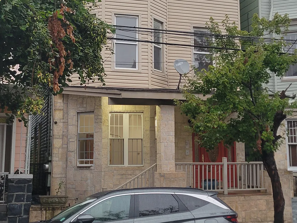 212 Maple St #1