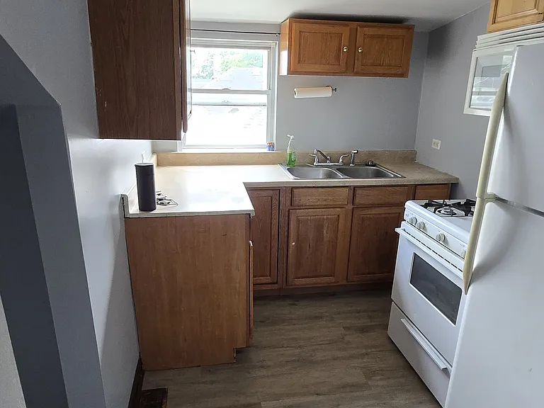 420 Davison St #2 — Photo 6
