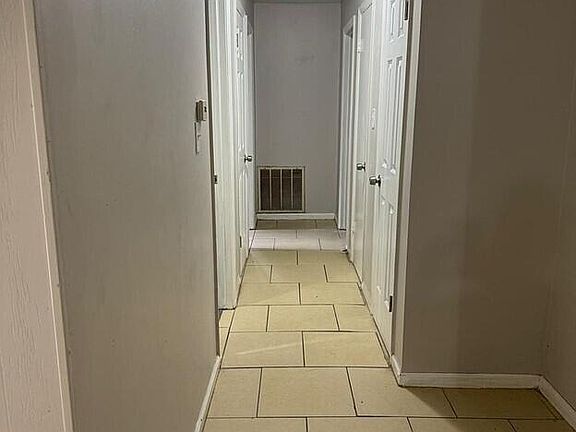5th image of 1470 New Castle Dr