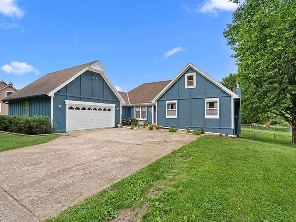 8921 Boten Rd, Lees Summit, MO 64064