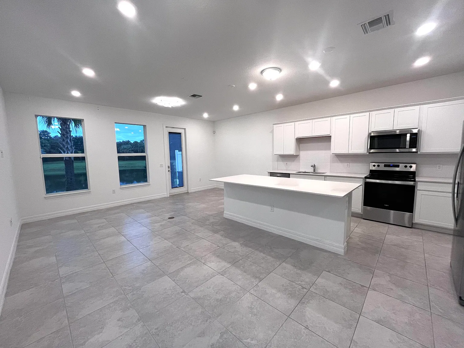 3 bed, 2.5 bath, 1635 sqft, $3,350 — Photo 4