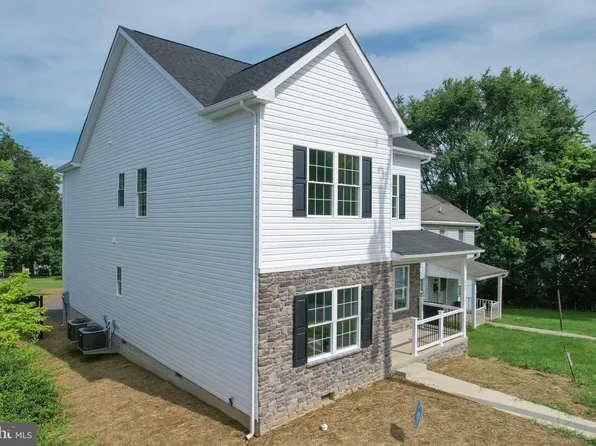 620 N High St, Martinsburg, WV 25404