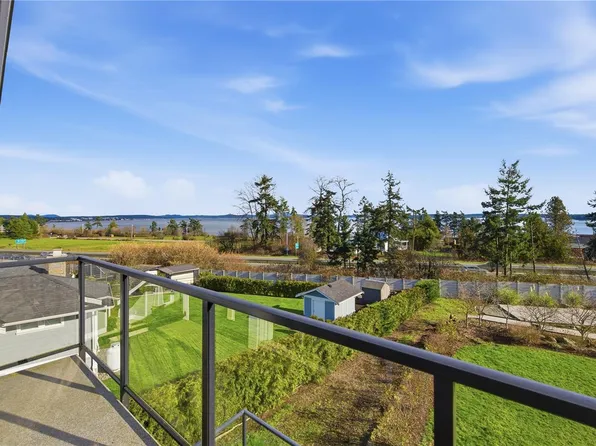 8711 Bourne Ter, North Saanich, BC V8L 1L8